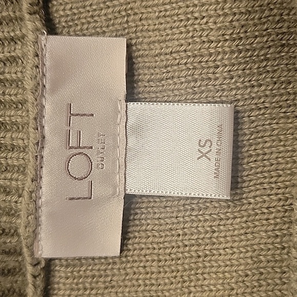 Loft Outlet, Army Green Pullover Sweater, Size XS.  EUC! - Picture 5 of 9